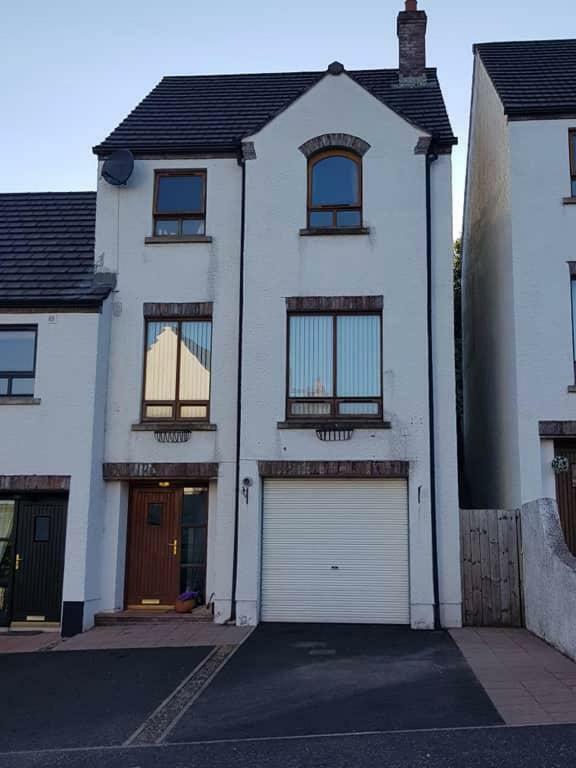 Spire View Townhouse Villa Ballycastle Exterior photo